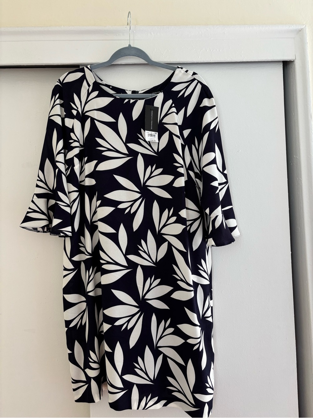 Dorothy Perkins Women’s Black & White Floral Shift Dress